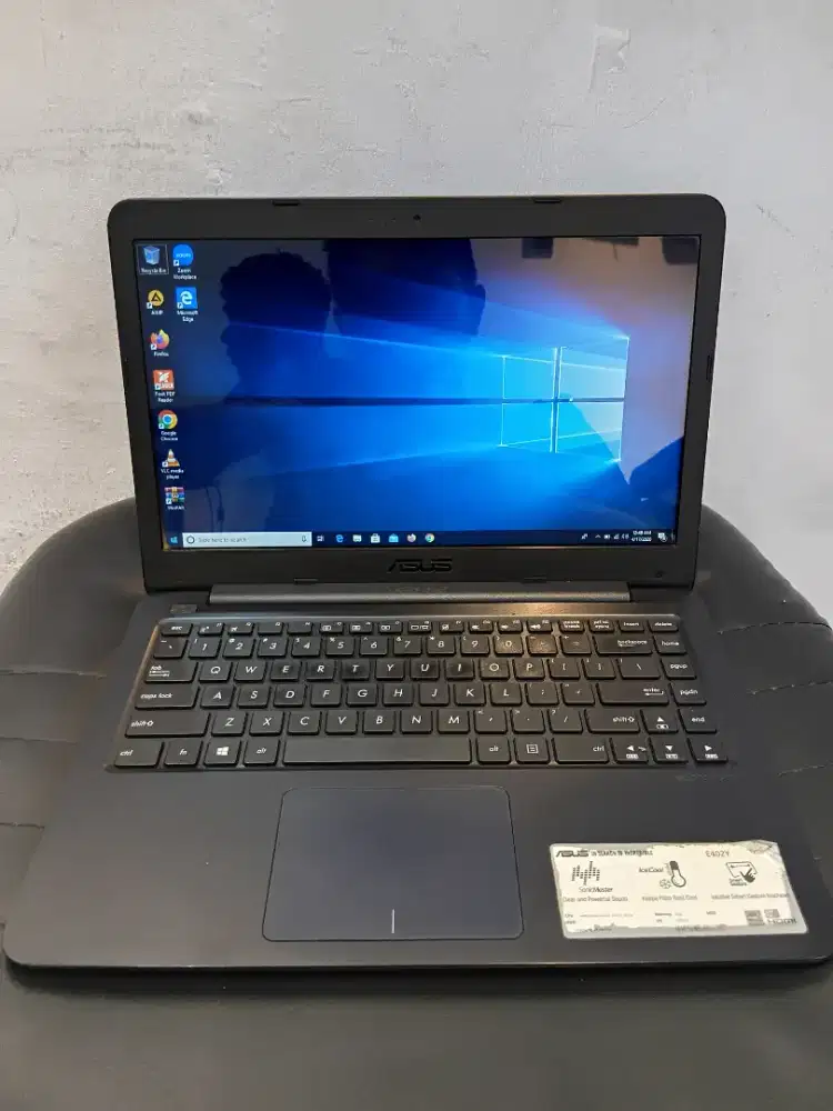 Laptop Asus Vivobook E14 E402YA AMD E2-7015 RAM 4GB SSD 256GB