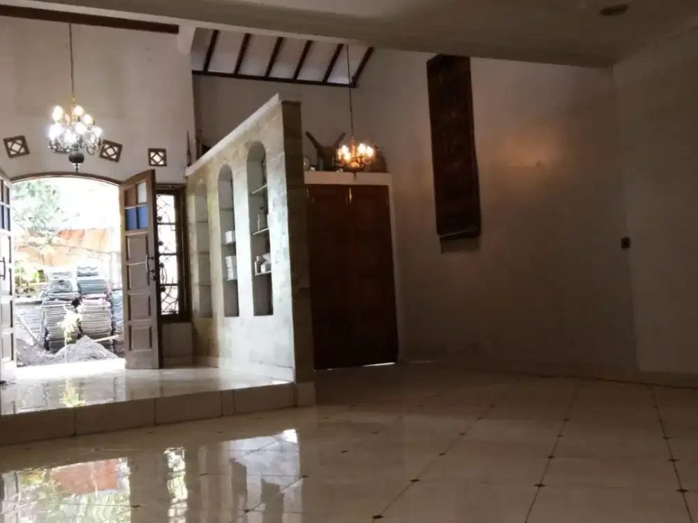 DISEWAKAN RUMAH PINGGIR JALAN RAYA ANTAPANI JALAN KUNINGAN RAYA KOTA BANDUNG