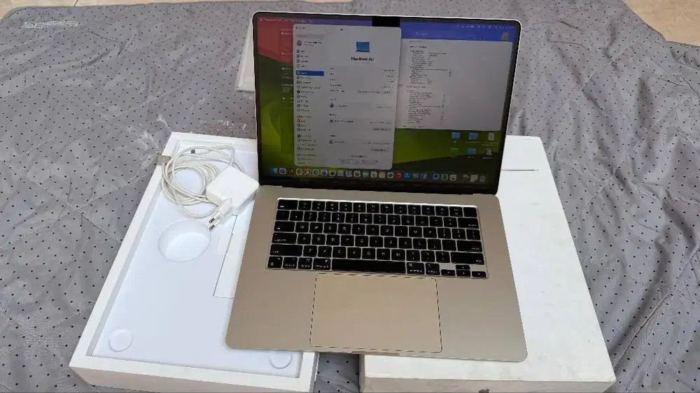 Macbook Air M3 15-inc RAM 8GB/256B Fulset Mulus Resmi iBox Mar 2027