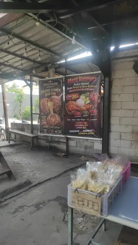 Dibutuhkan 1 karyawan wanita untuk waiters