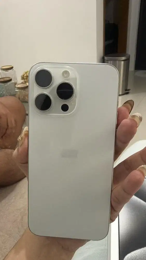 Dijual iPhone 15 pro max. Bekas pemakaian cewek.