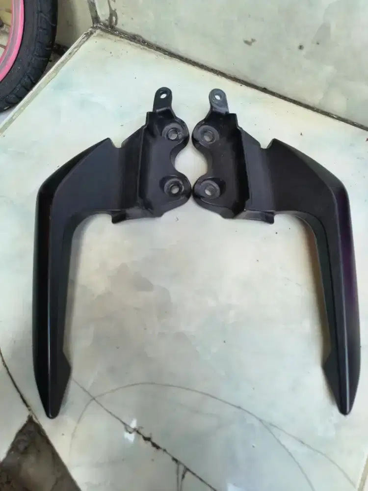 Plenger cb150R new Original kondisi baru mulus