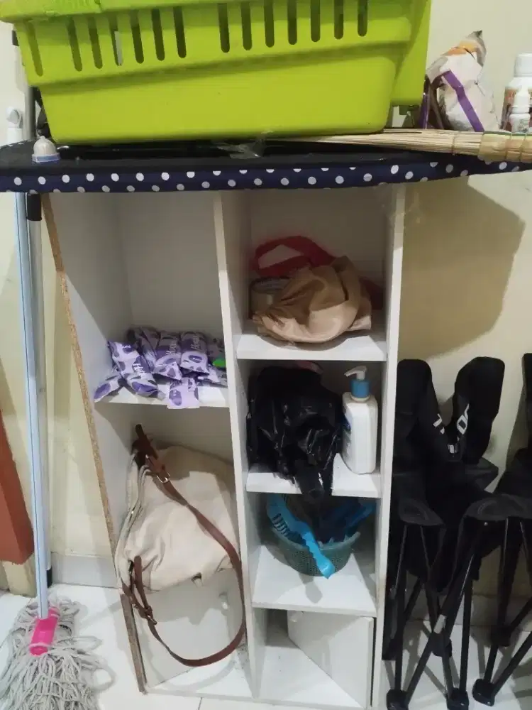 Rak kayu dan meja setrika lesehan