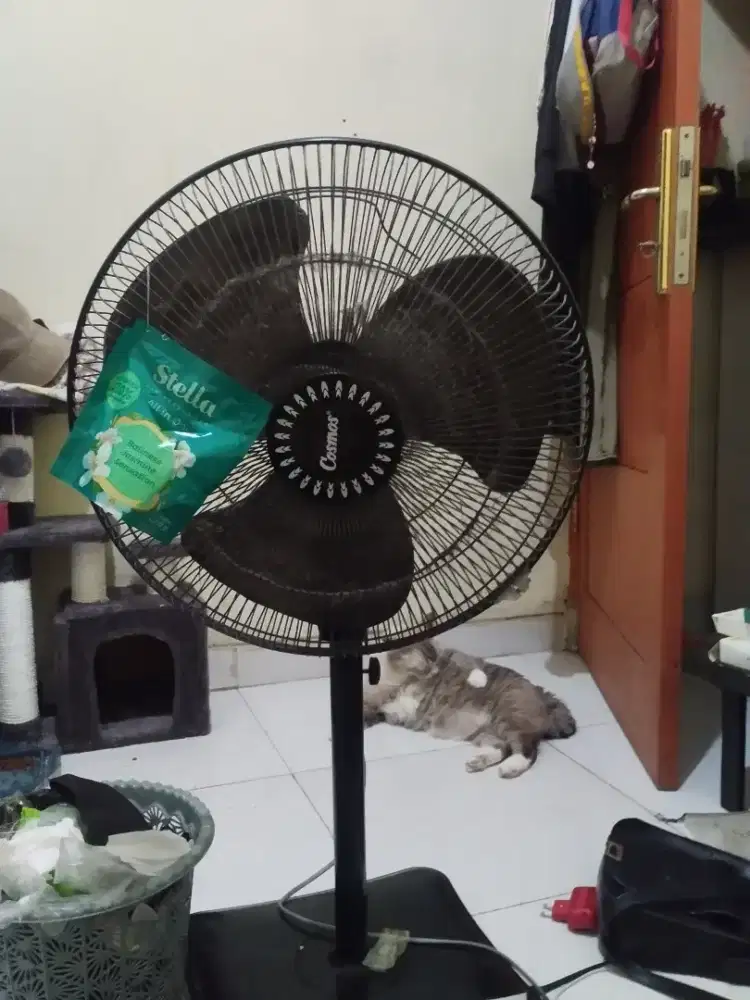 Kipas standing cosmos