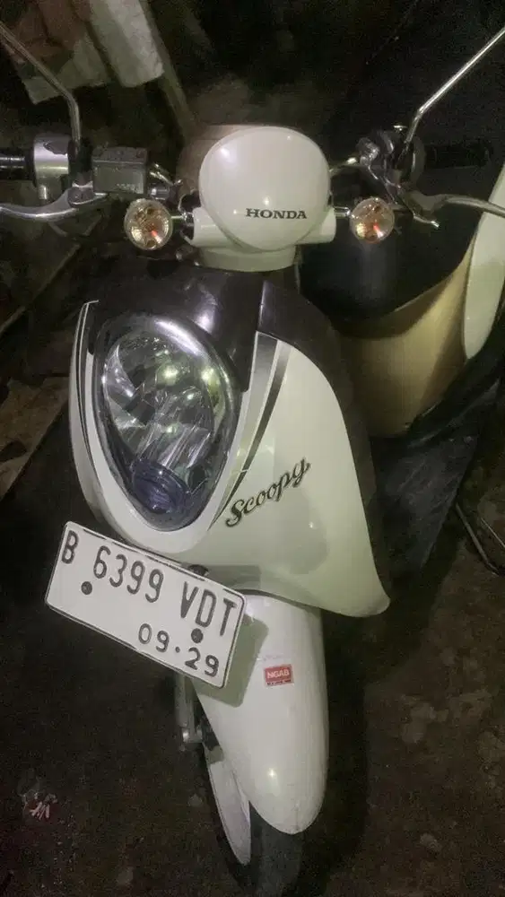 Dijual HONDA SCOPPY PUTIH GOLD 2011