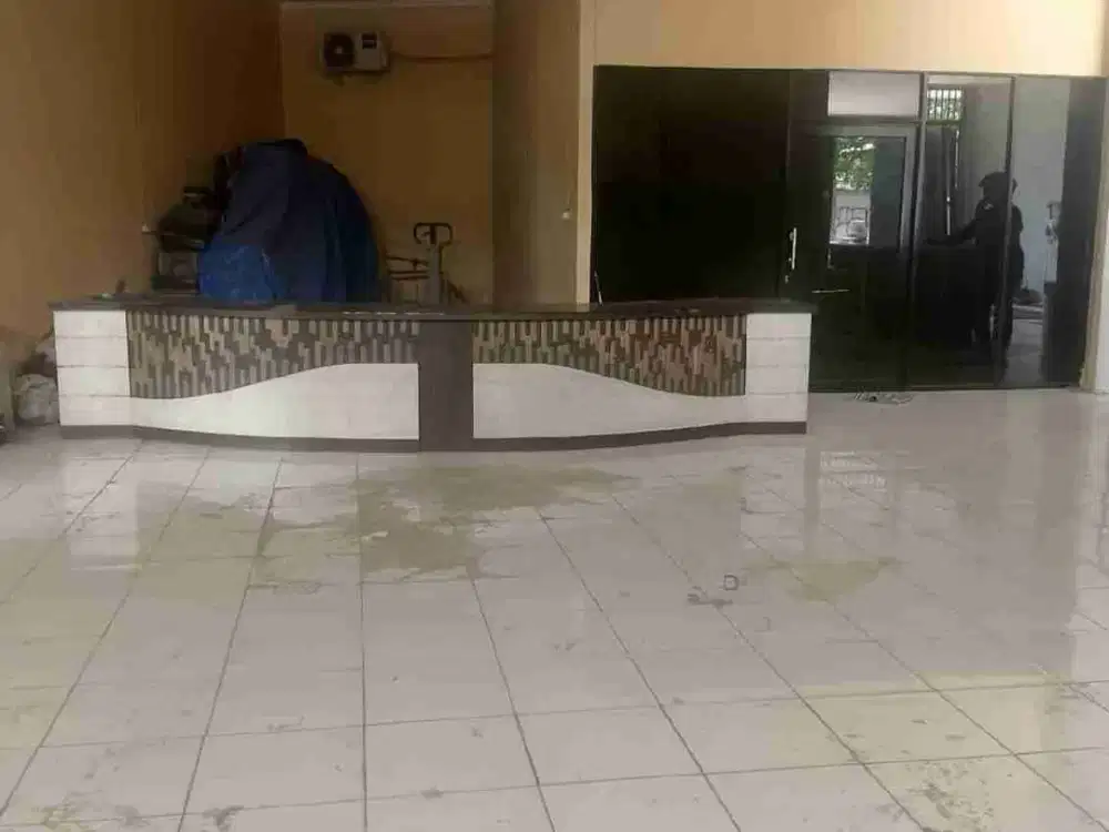 Disewakan Ruko Ex showroom di jalan Raya Bekasi