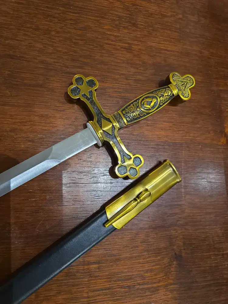 Pedang eropa Lucien Goldedthorn european sword