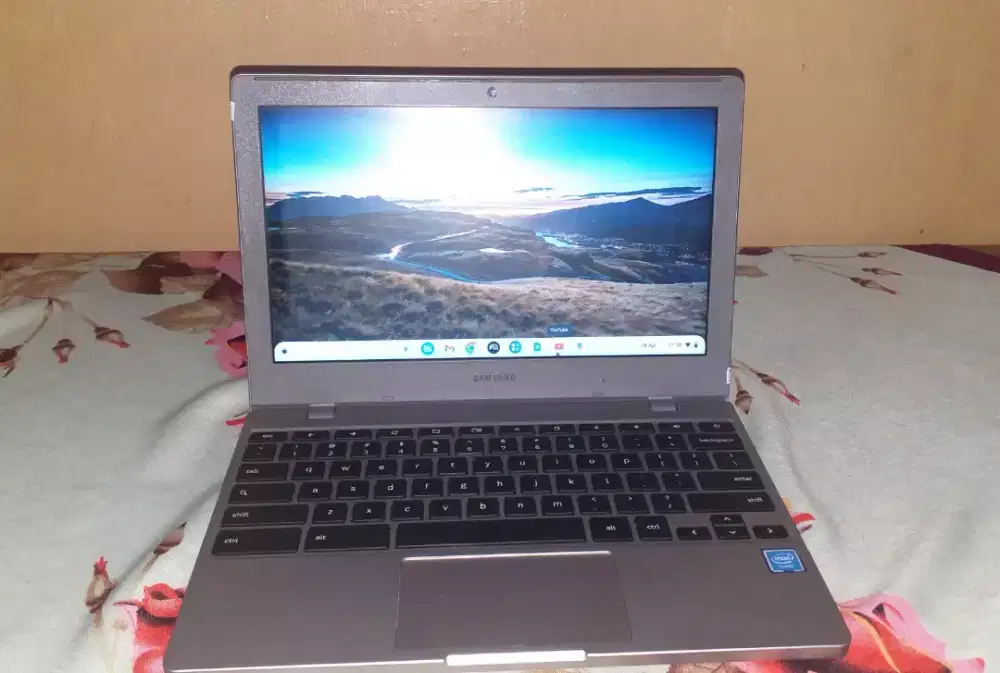 Dijual cepat laptop Chroombook Samsung 12 inchi 4GB muluss