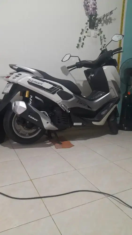 Yamaha nmax putih 2018