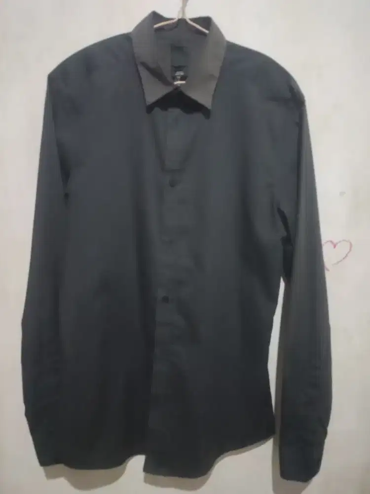Kemeja H&M Easy iron Slimfit (Size S)