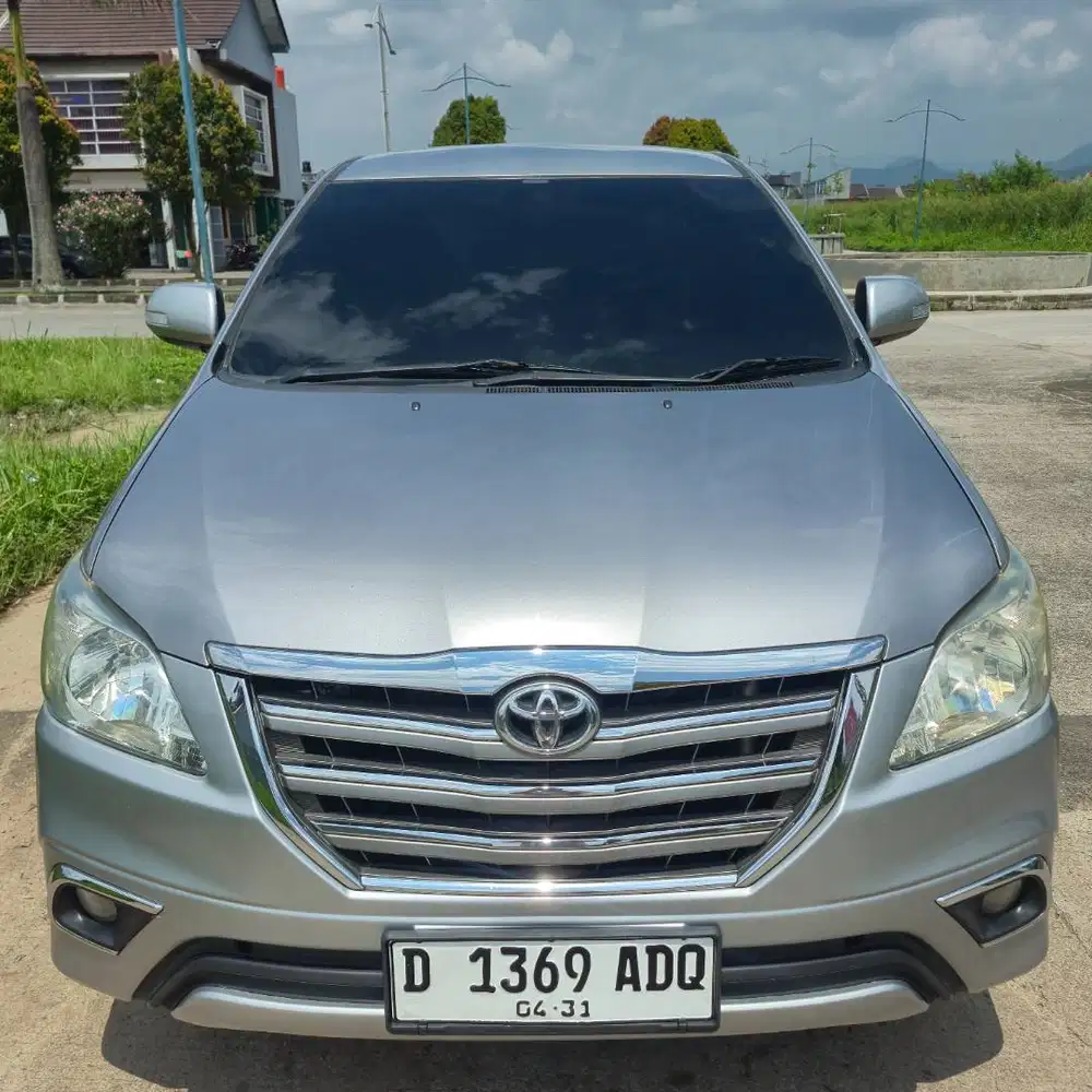 Innova 2.5 V Diesel Matic Km98rb Full Ori 2015