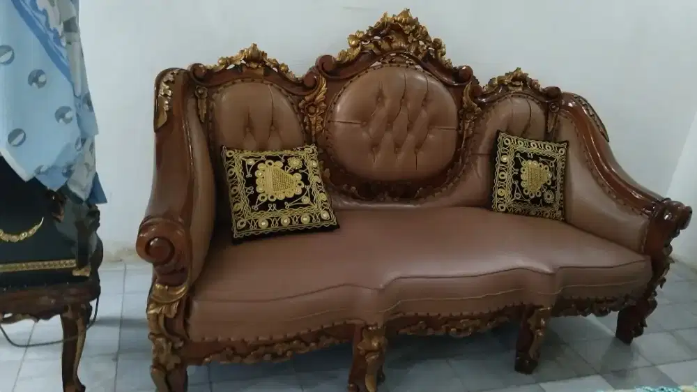 Kursi jati 3,2,1,1 berikut meja jati besar