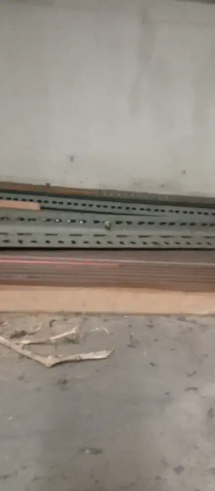 Rak baja besi lubang merk union