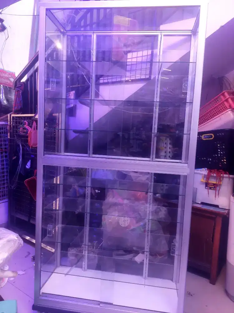 Etalase Kaca Bekas Usaha