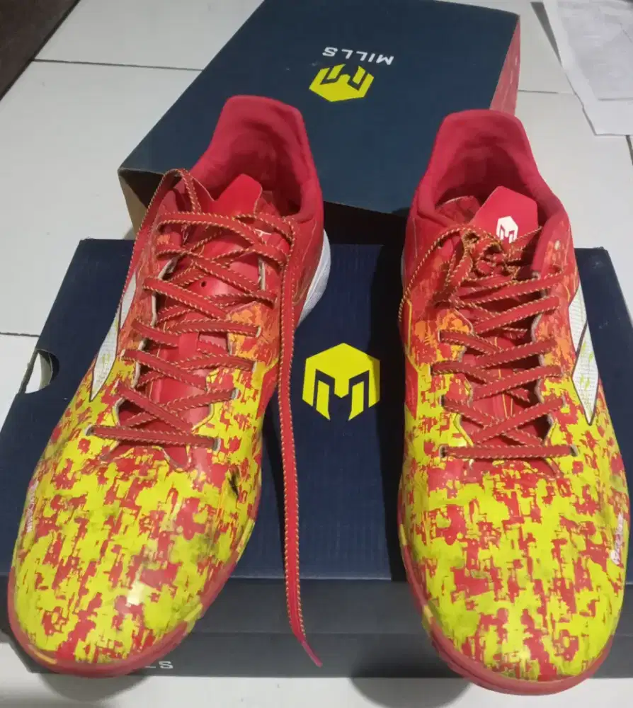 Sepatu Futsal Mills flash original 100%