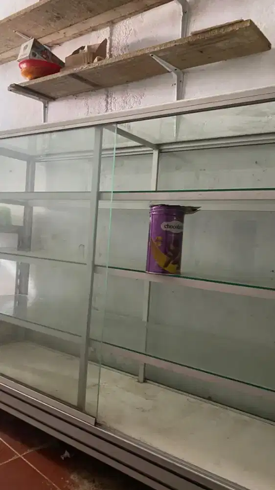 Rak kosmetik  masih mulus