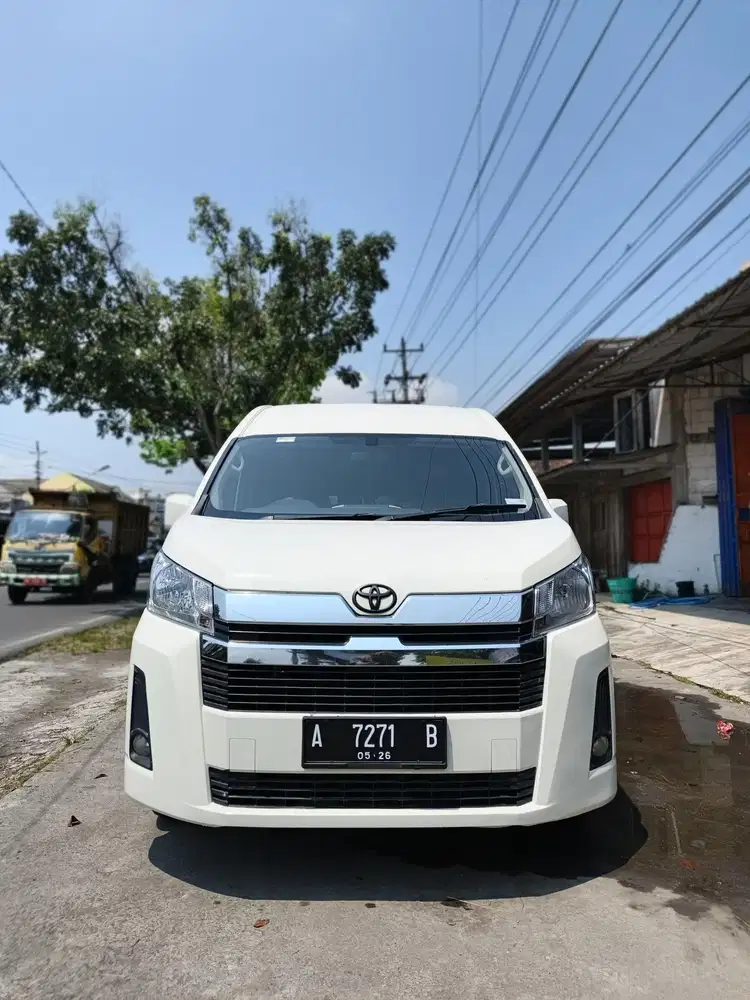 Hiace Premio siap pakai