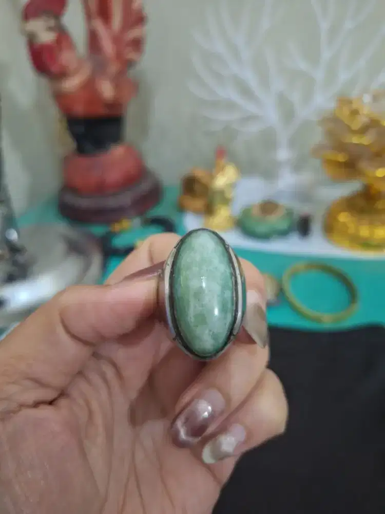 Batu cincin giok 
Jenis batu jadeit atau 
Nefrit cincin fashion 
Limit