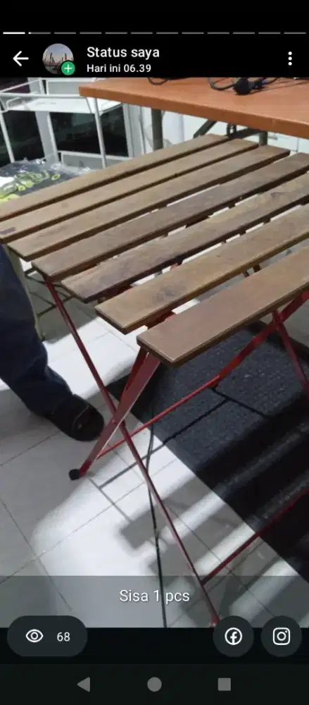 Meja kayu tiang besi