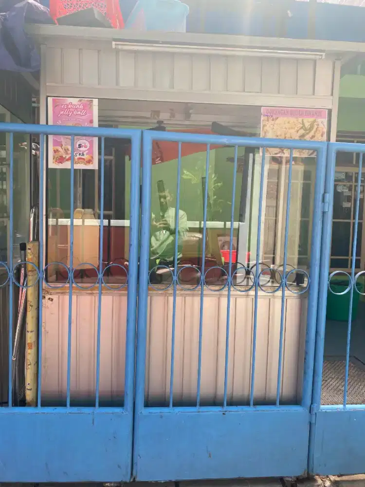 Etalase kaca Roda Aluminium