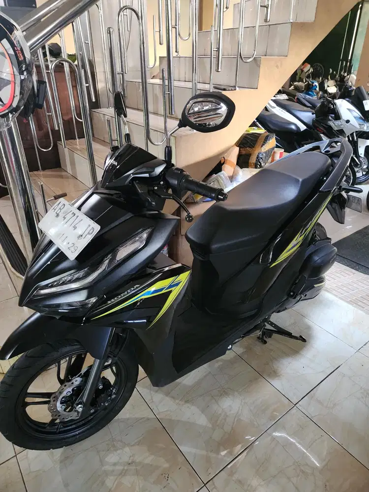 Vario 125 k2v hitam stiker hijau 2024 gbm