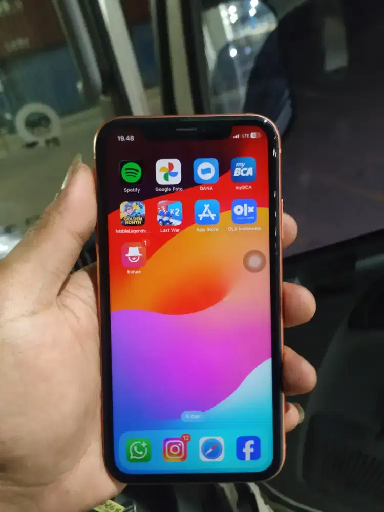 Iphone xr 64gb 
Face id on 
Trutone on
Nfc on
Batre healt 79%
J