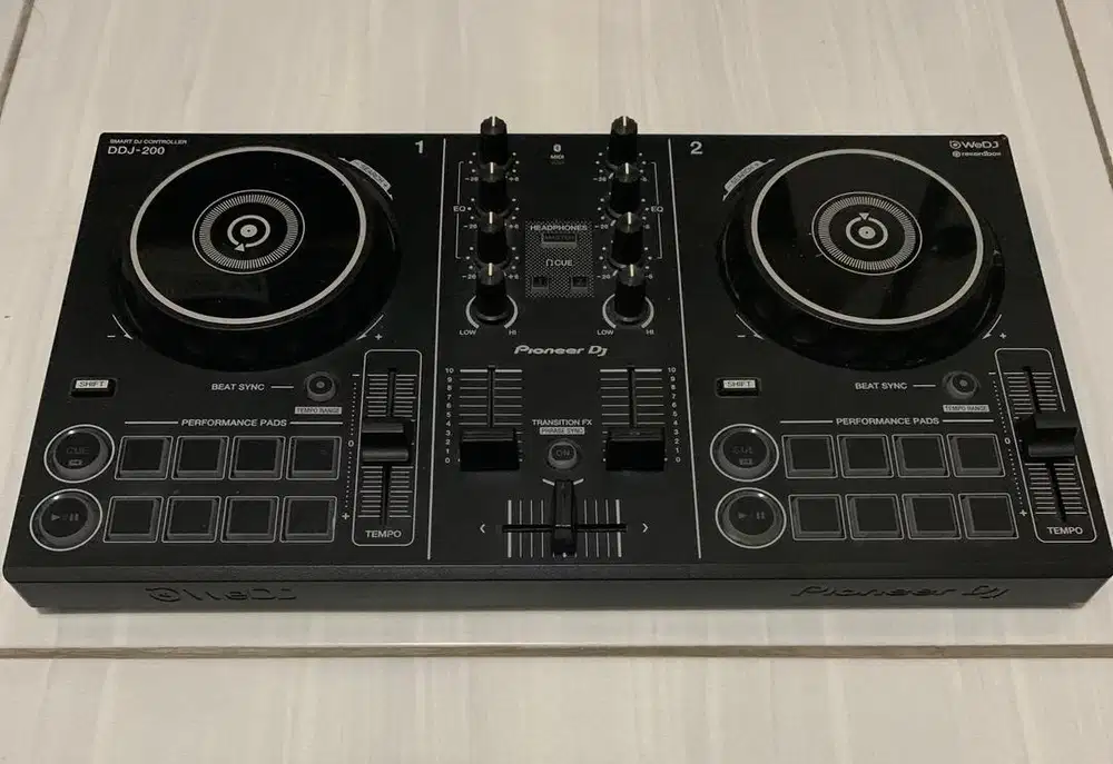 Smart DJ Controller DDJ 200