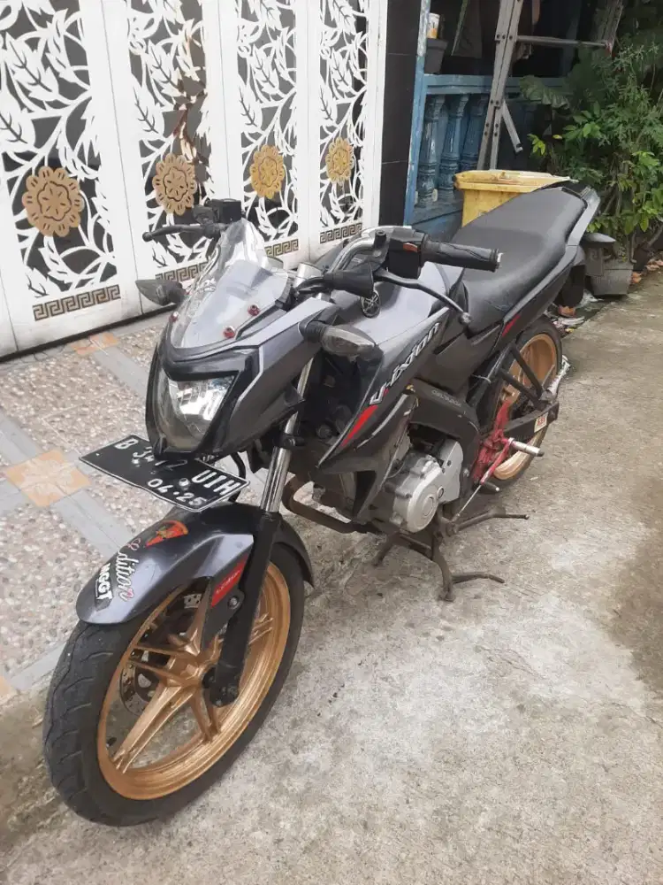 Yamaha Vixion KS 2015 ss lengkap mesin bagus stater tokcer plat B DKI