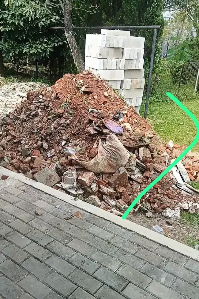 Puing bekas bongkaran