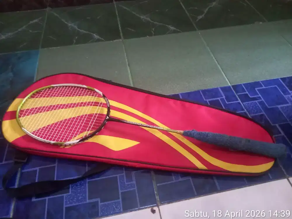 Raket tenis minus snar minta ganti