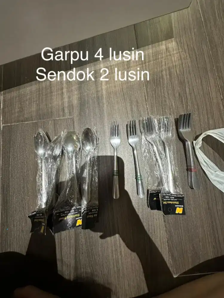 sendok makan dan garpu bahan lumayan tebal
