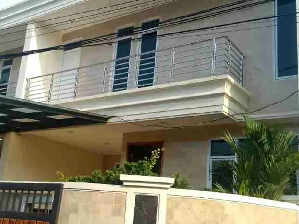 Rumah Sewa Jatiwaringin, -+1 KM LRT