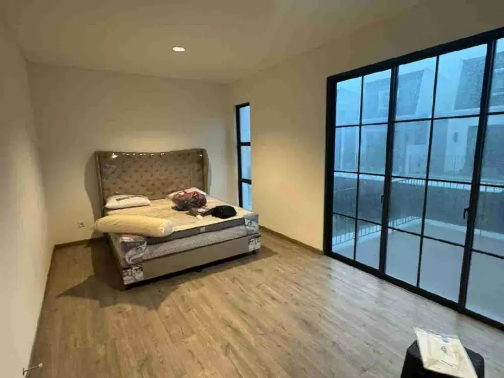 Disewakan Rumah 3 lantai,Cluster Moison de Wisteria.Metland Cakung.Jakarta Timur