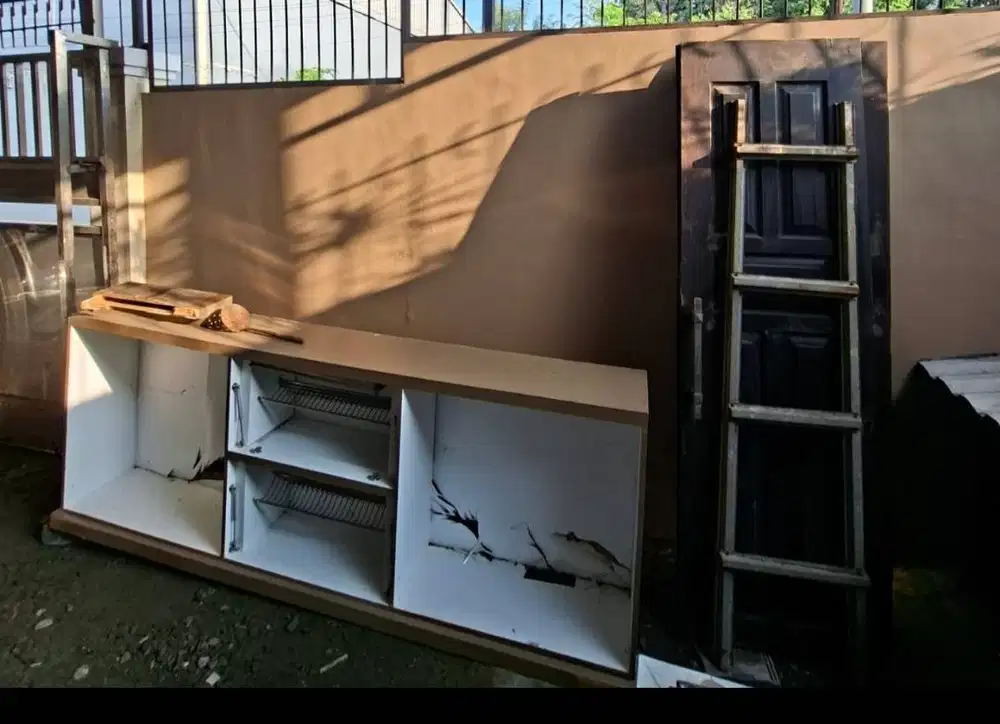 Dijual 2 pintu kayu bekas dan kitchen set bekas bongkaran rumah