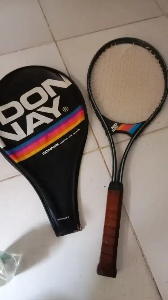 Raket tenis bekas dan tasnya