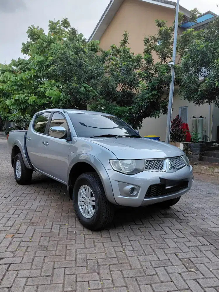 Mitsubishi Strada Double Cabin 4x4 2010 istimewa