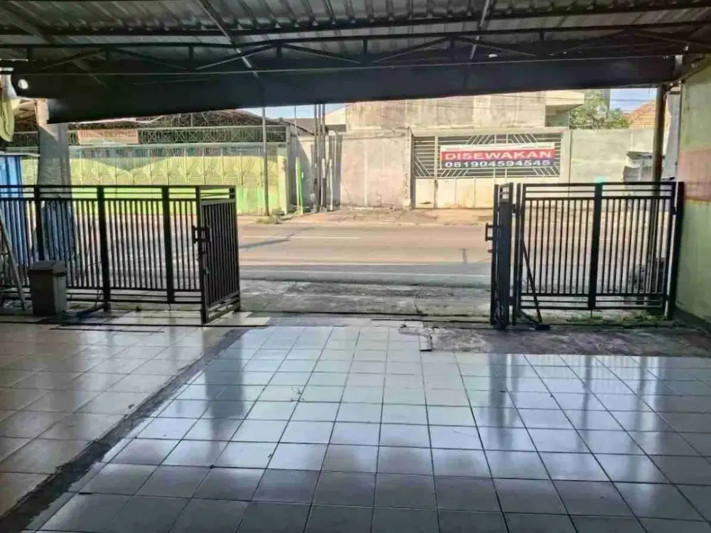 Di sewakan murah ada parkir nya di Kartasura solo.