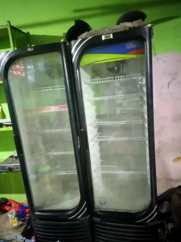Di jual cepat 2 freezer buat dagang
