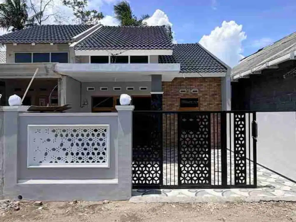 RUMAH CANTIK DENGAN TATA RUANG FUNGSIONAL DI SELOMARTANI DEKAT PASAR SIDOREJO