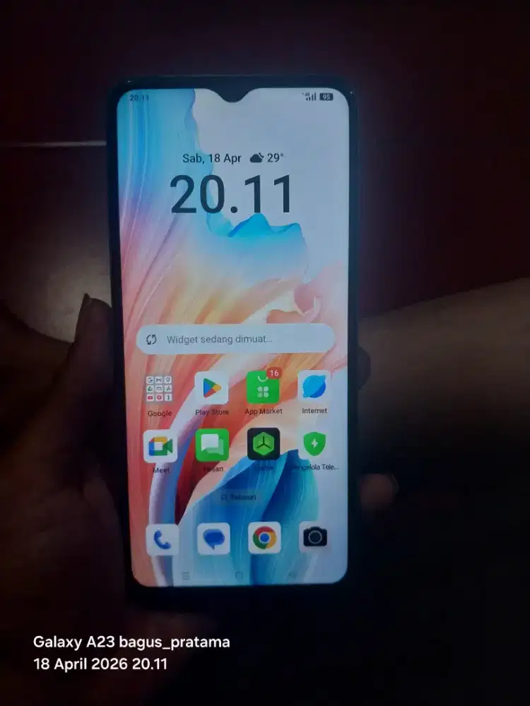 bantuin tmen mau jual oppo a18 4+4/128 fullsett msih mulus bgtt