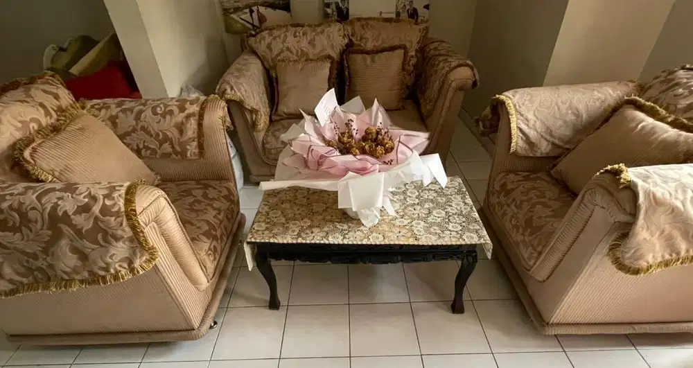 Dijual 1 set sofa bekas