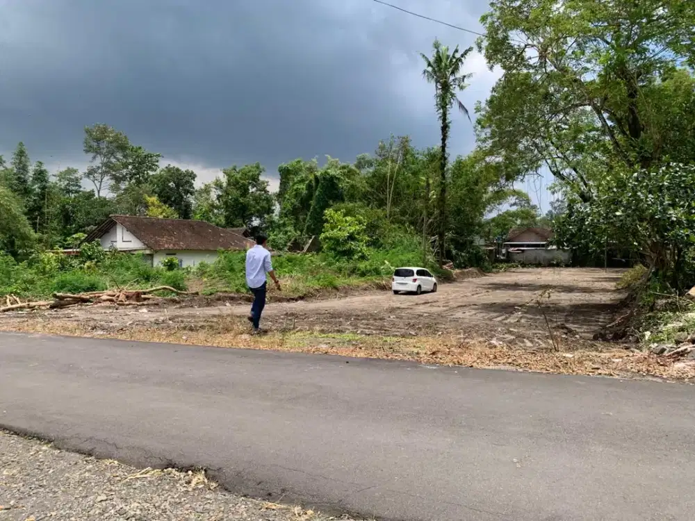 Tanah Tepi Jalan Aspal, Dekat Kantor Kelurahan Selomartani Kalasan