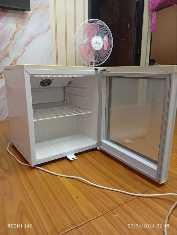 Showcase MiniBar
Merk. GEA Expo 50 FD 52 liter normal Mesin ori