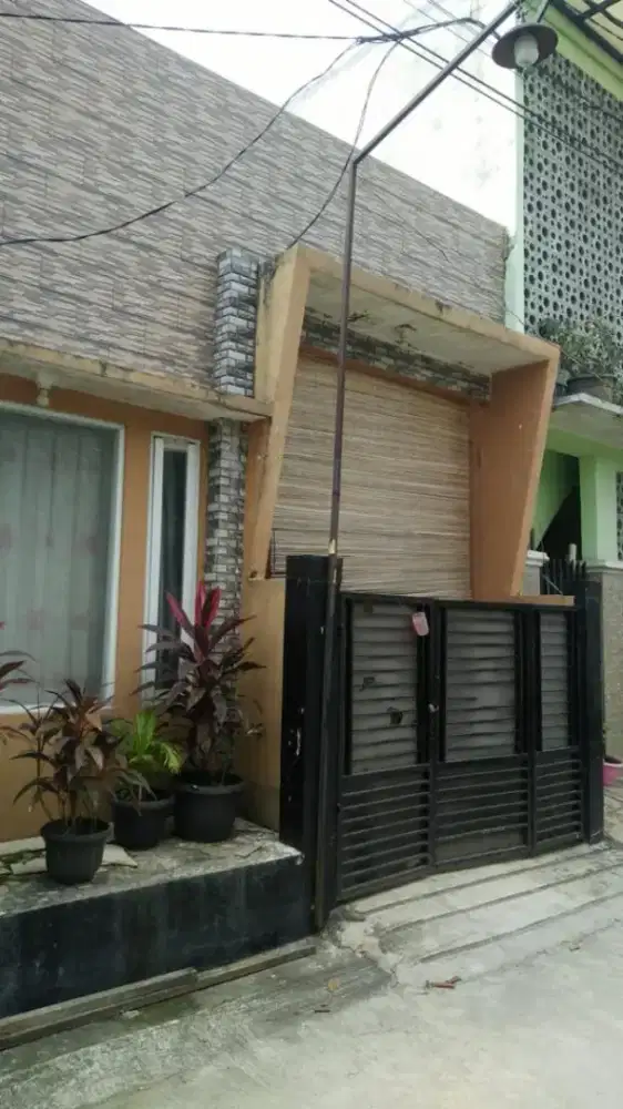 Rumah dijual Bangunan utuh kokoh sdh di renovasi