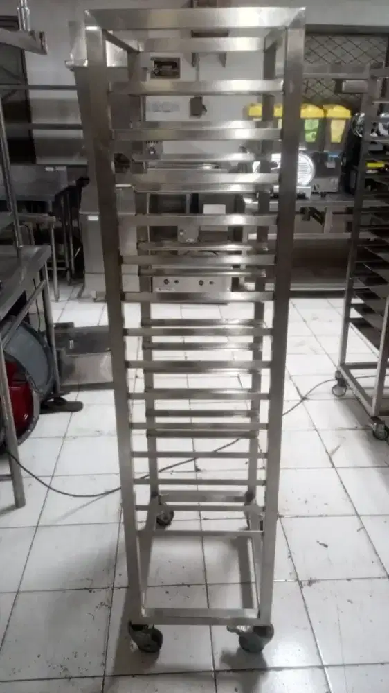 Troli tray 14 tray ukuran 54x38x157, untuk loyang 47x38
Ready 19 unit