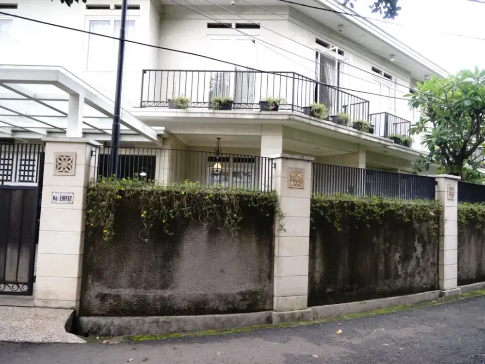 Rumah siap huni terawat bebas banjir lokasi strategis kebayoran lama