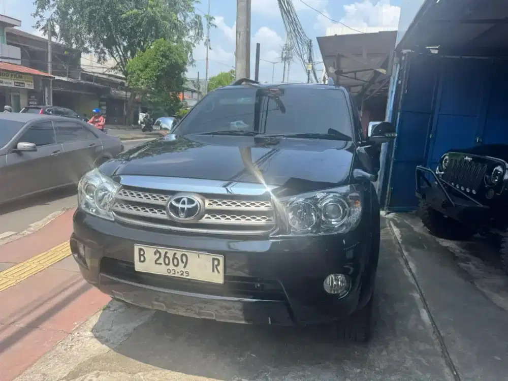 Toyota fortuner G luxury th 2009 AT