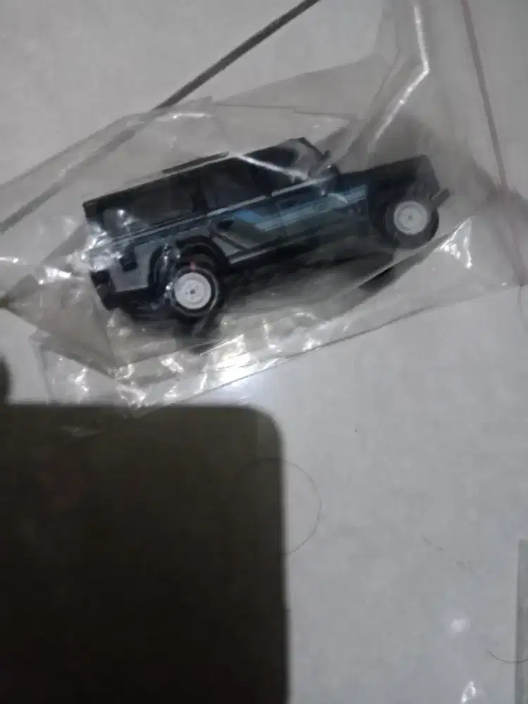 Mini GT Land Rover Defender 110. 