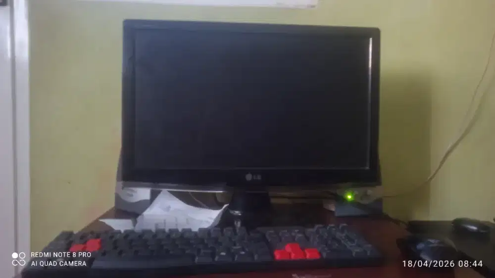 Pc  + monitor + sound + mouse dan keyboard