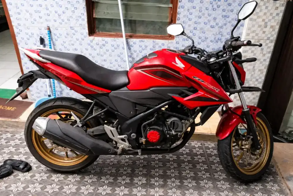 Jual hondacb150r streetfire low km